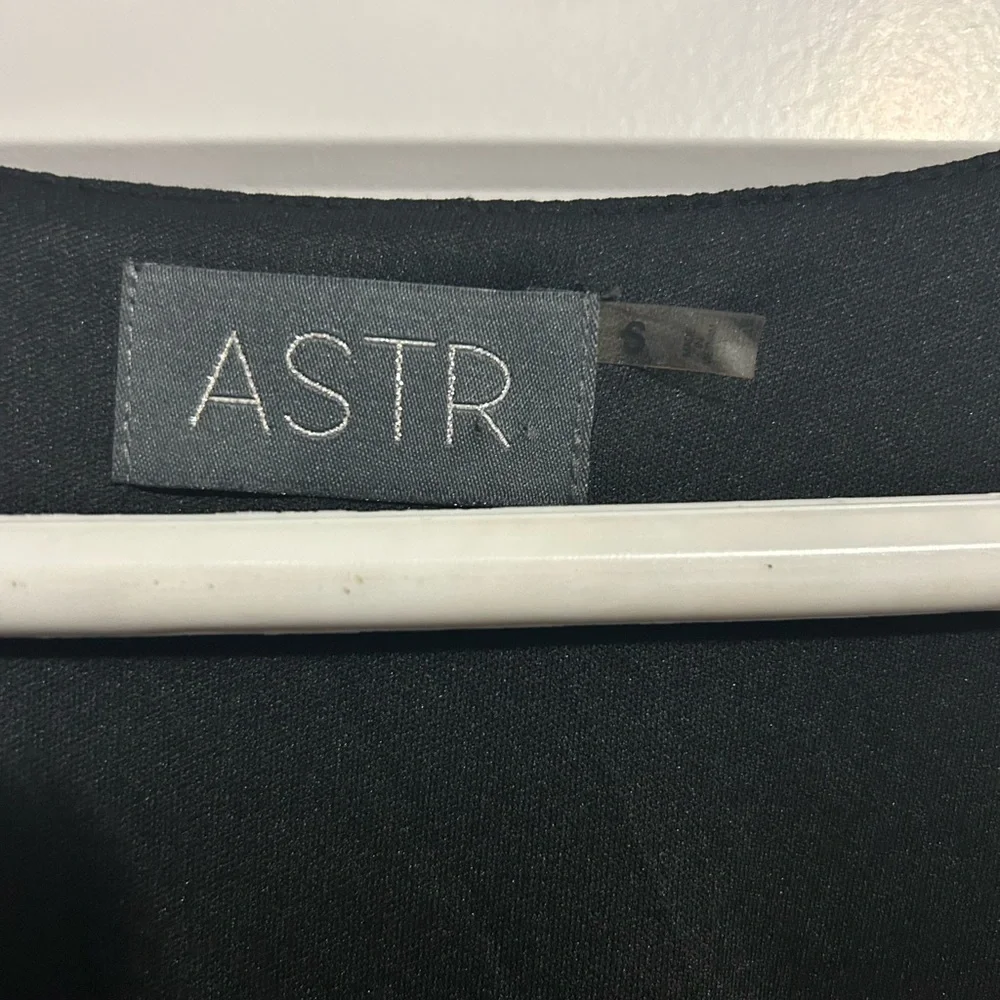 Astr the Label Floral Shorts Romper - Picture 4 of 6